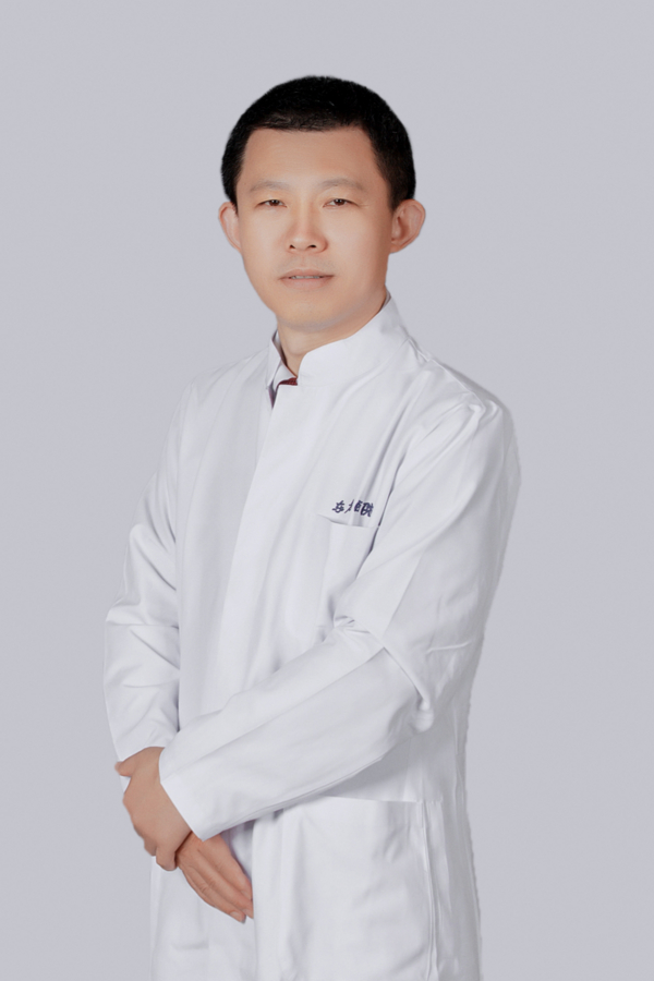李侠