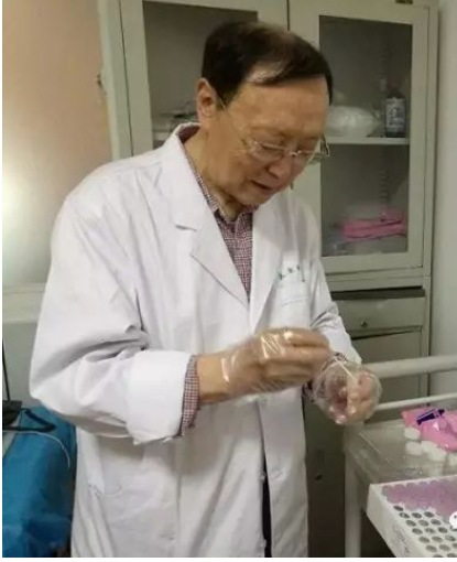 张忠福