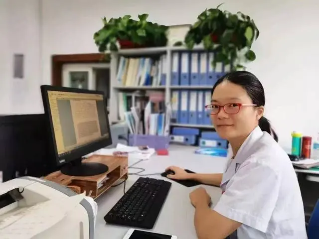 李然然